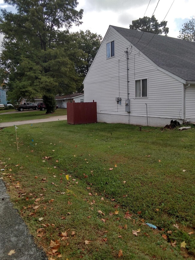 Building Photo - 701 S James St