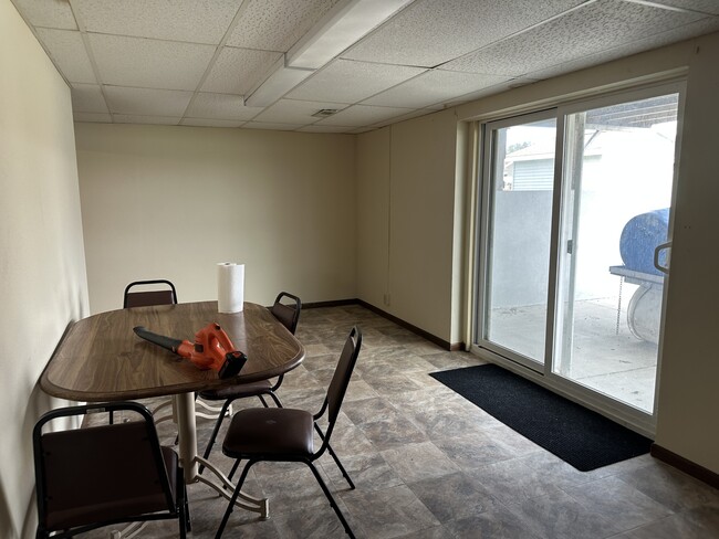 Building Photo - 2427 Mallard Dr