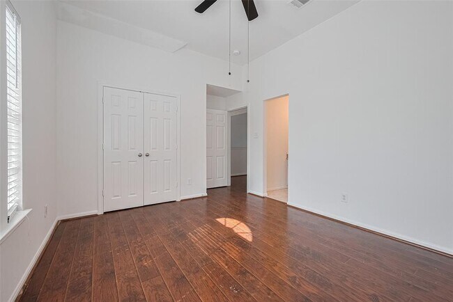 Building Photo - 15603 Mustang Island Dr