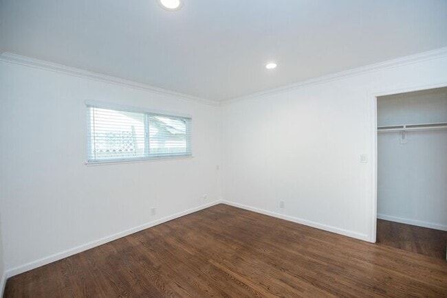 Building Photo - Newly Remodeled Single Family Home