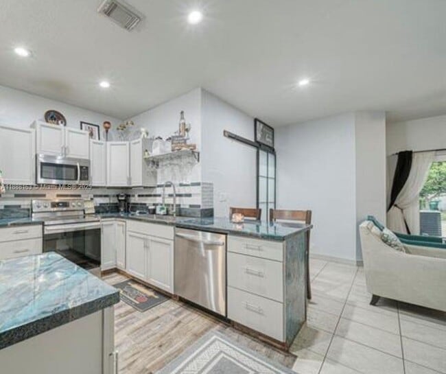 Building Photo - 13950 SW 276th St