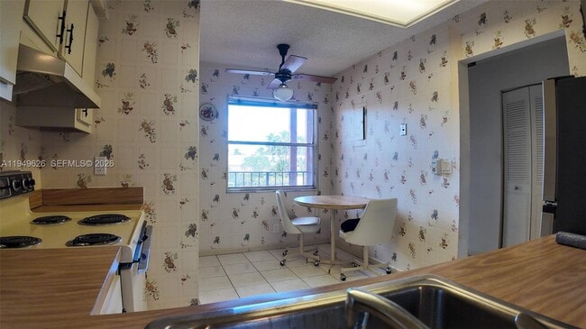 Building Photo - 7220 Lake Cir Dr