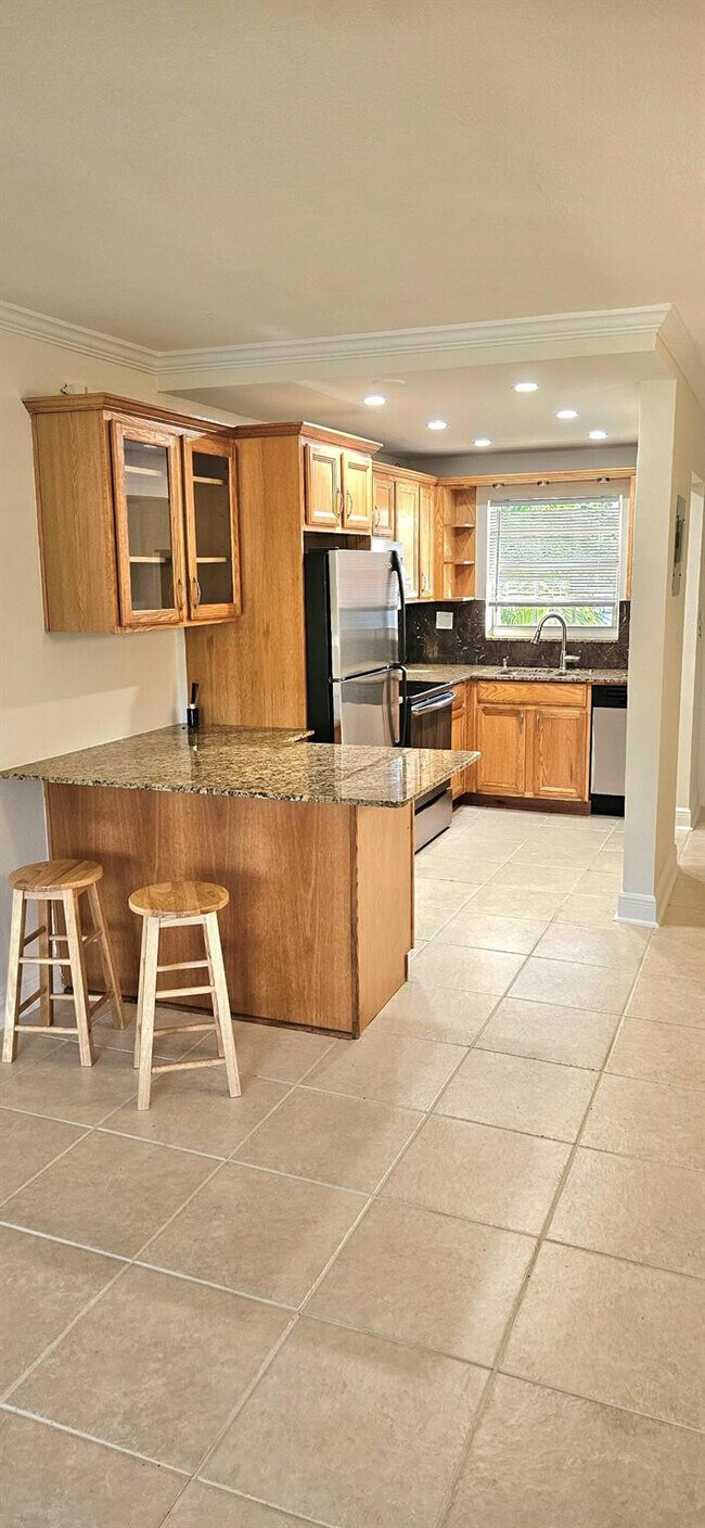 Building Photo - 2901 NE 51st St