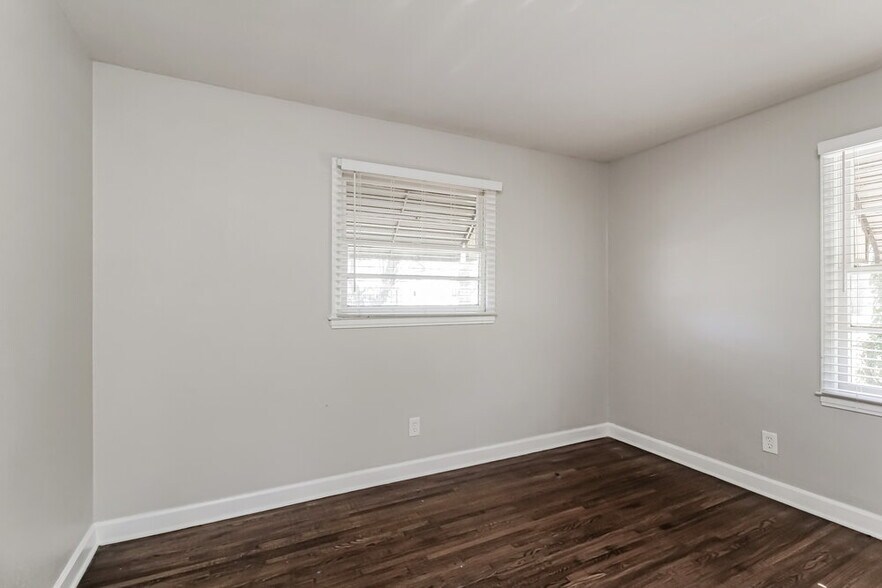 Building Photo - 3800 Seaman Dr