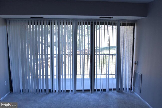 Building Photo - 2050 Royal Fern Ct