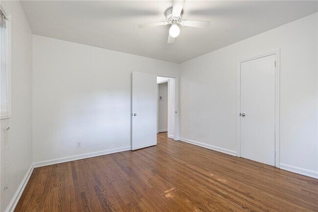 Building Photo - 804 Brookdale Dr SW