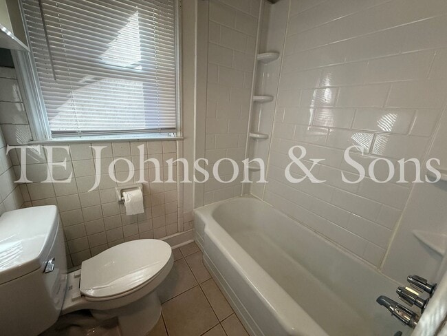 Building Photo - 864 Fenimore St