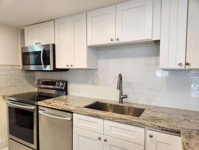 Building Photo - 5201 Orduna Dr