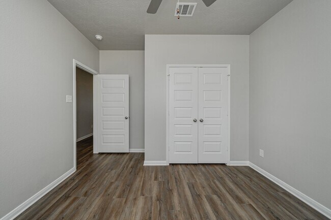 Building Photo - Where Style Meets Comfort: Elevate Your Li...