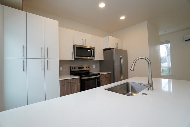 Building Photo - 4618 N Iota Ln