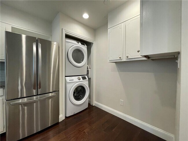 Building Photo - 138 Woodmere Square NW