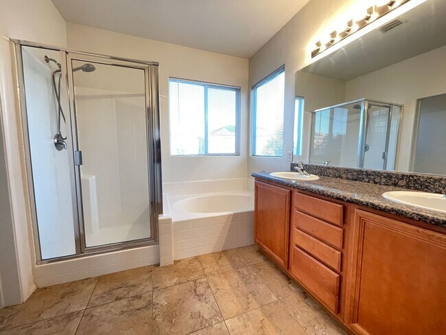 Building Photo - 10618 Allegrini Dr