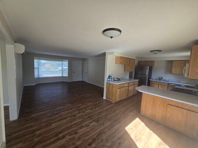 Building Photo - 1448 SW Canyon Dr