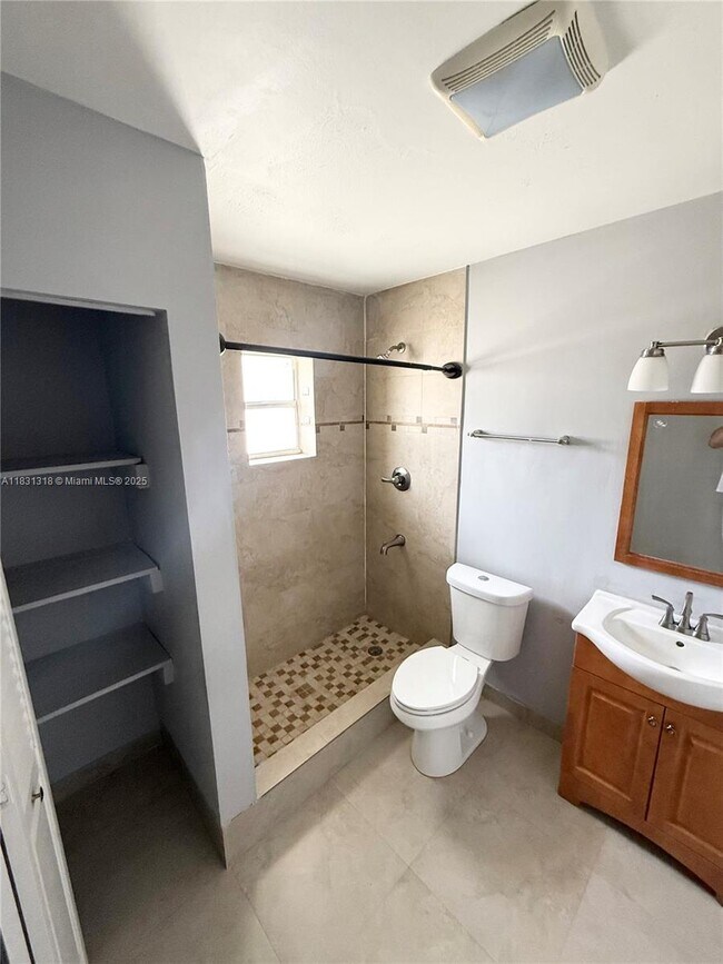 Building Photo - 2521 Pierce St