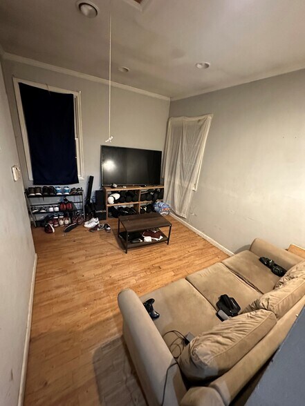 Building Photo - 8 Delano Grove