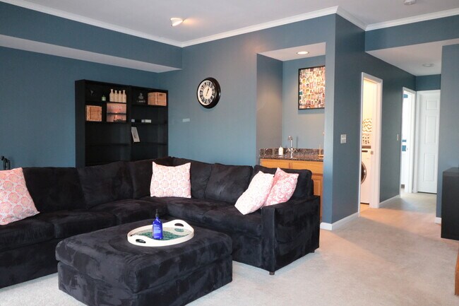 Building Photo - Gorgeous Luxury TH 4 bed, 3.5 bath w/ Wood...