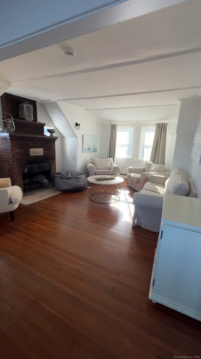 Building Photo - 204 Pequot Ave