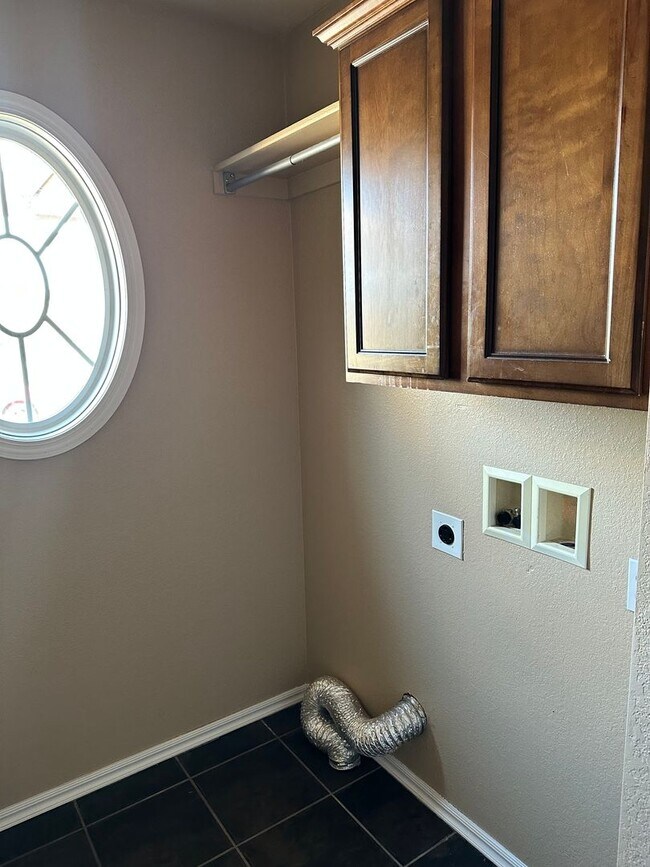 Building Photo - Beautiful home located in the Waterstone area! NO PETS!