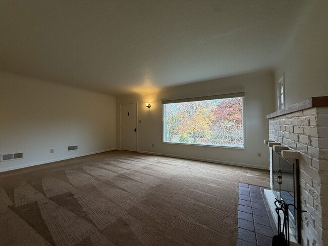 Building Photo - 2375 Onyx St