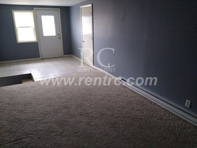 Building Photo - 905 Sprague-