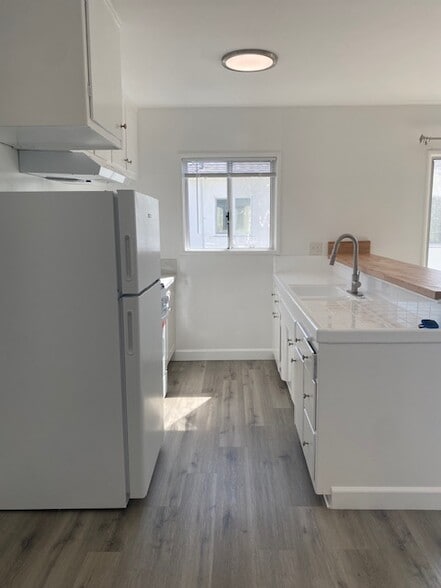 Building Photo - 1240 Manhattan Beach Blvd