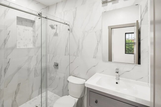 Building Photo - Hull Street