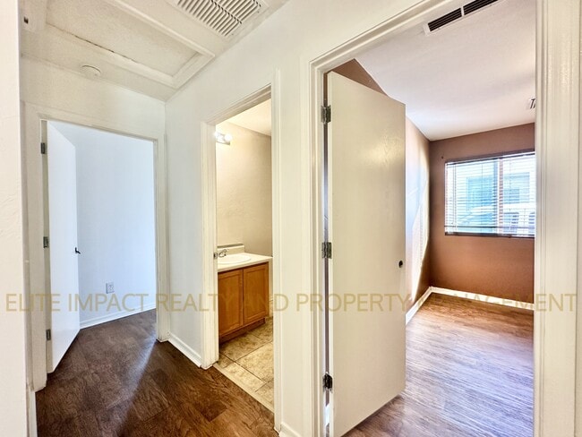 Building Photo - 5210 E Desert Straw Ln