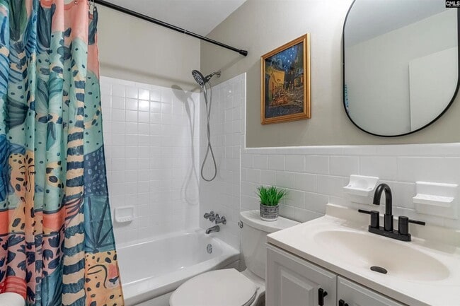 Building Photo - Renovated & Furnished Duplex in Peaceful Rosewood - 2746