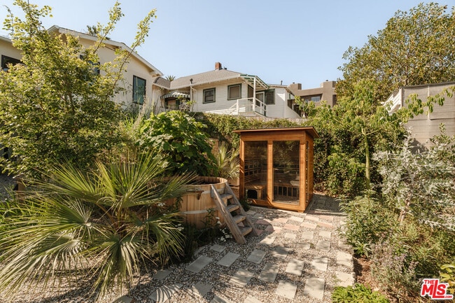 Building Photo - 1097 W Kensington Rd