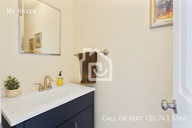 Building Photo - 481 S Washington St