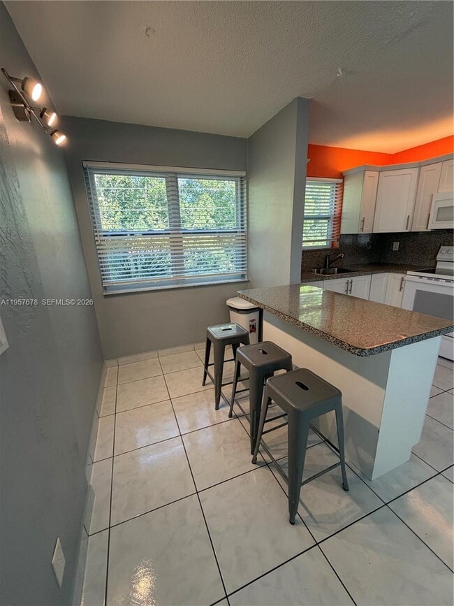 Building Photo - 1301 N 12th Ct