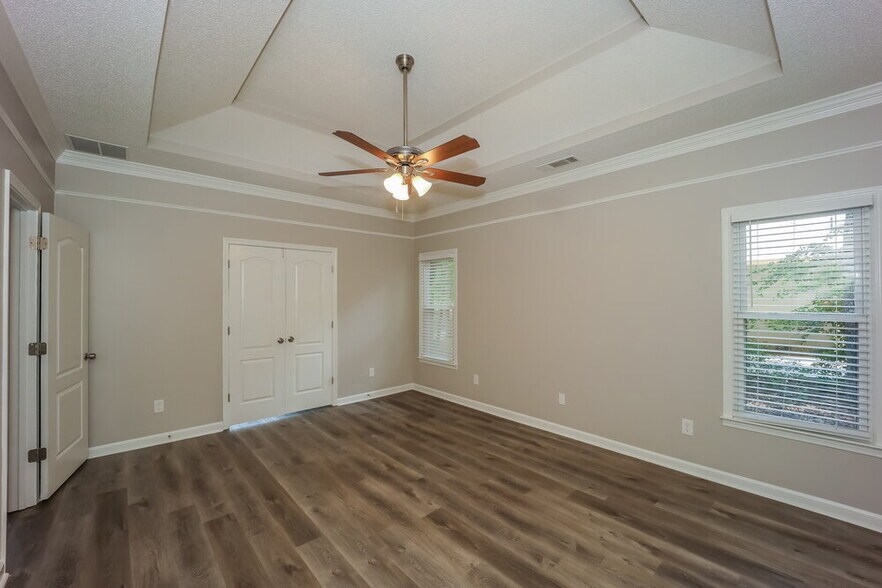 Building Photo - 12 Sleepy Hollow Ct