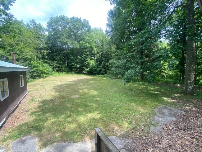 Building Photo - Secluded 4 bedrooms 3 baths with 2 car garage and fenced in yard in the town of Rutland for rent!