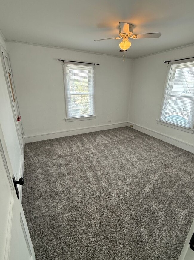 Building Photo - For Rent: Spacious 4-Bedroom Home in Moline, IL – $1,750/month