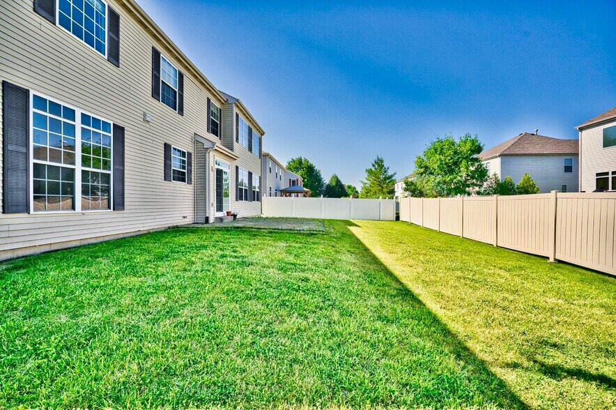 Building Photo - 447 Cardinal Ln