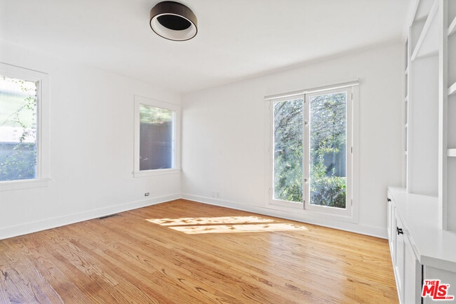 Building Photo - 949 S Muirfield Rd