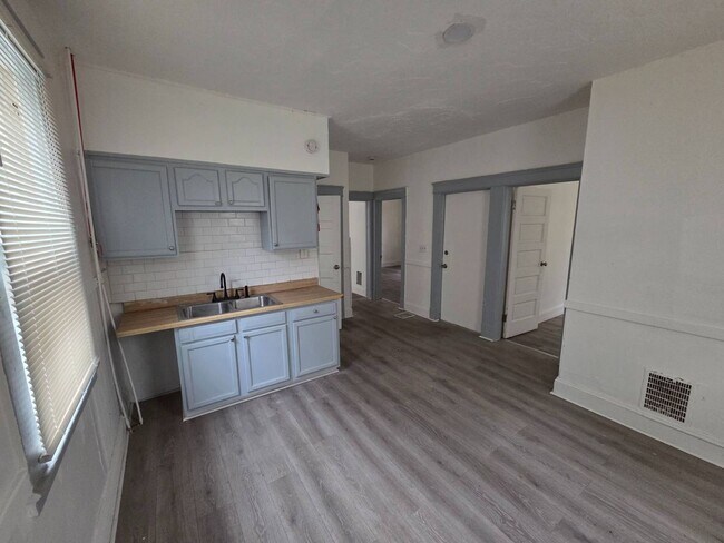 Building Photo - 15322 Yorick Ave