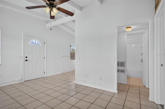 Building Photo - 7508 N Thatcher Ave