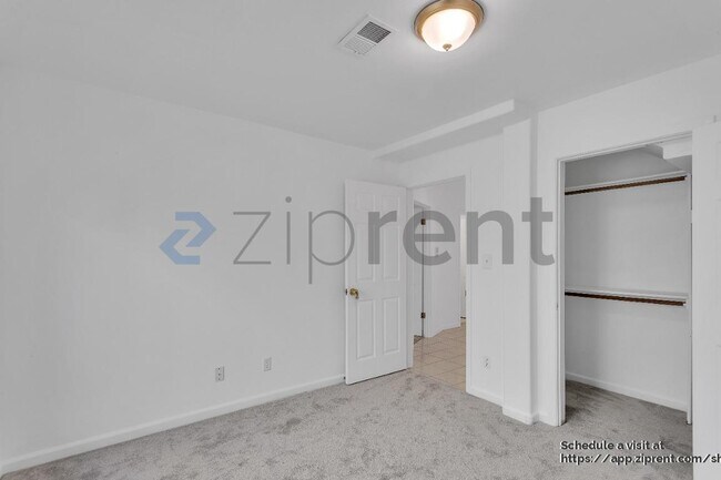 Building Photo - 609 Cambridge St