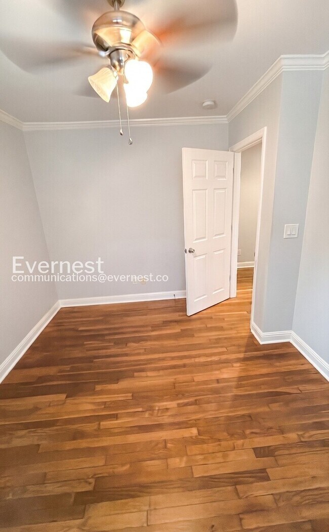 Building Photo - 2 Bed/1 Bath Home with Garage / Available Now!