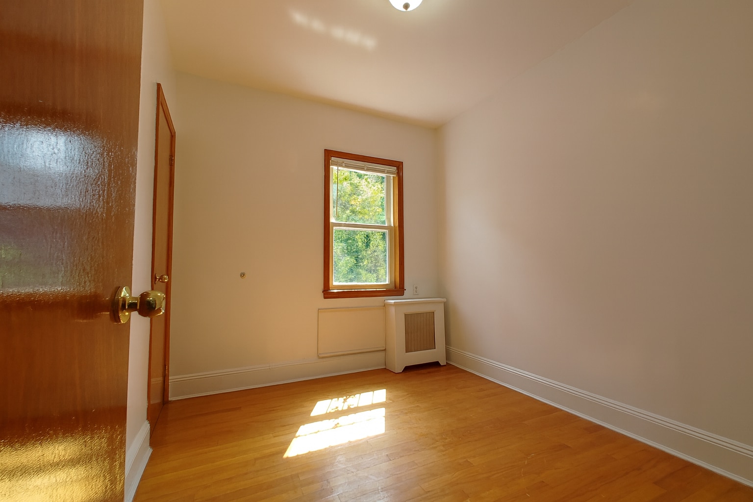 Building Photo - 6263 Ellwell Cres
