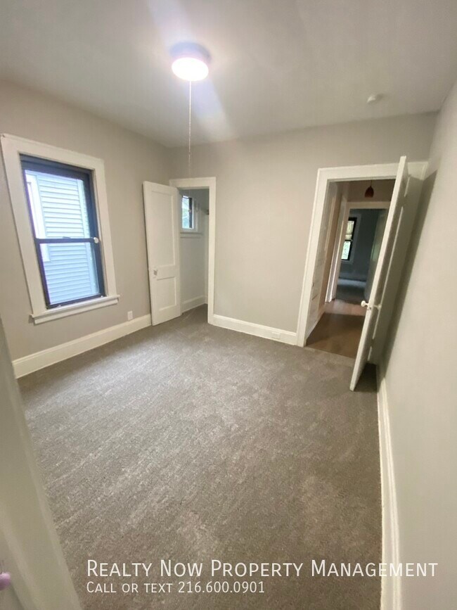 Building Photo - 9612 Lamontier Ave