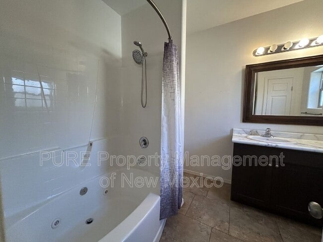 Building Photo - 2208 E Ranch Dr