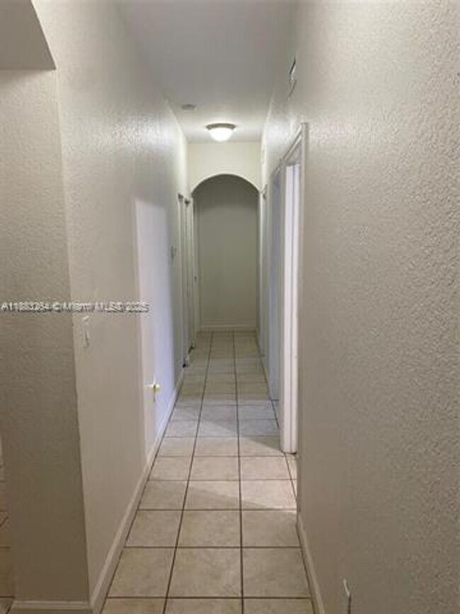 Building Photo - 2106 NE 40th Ave