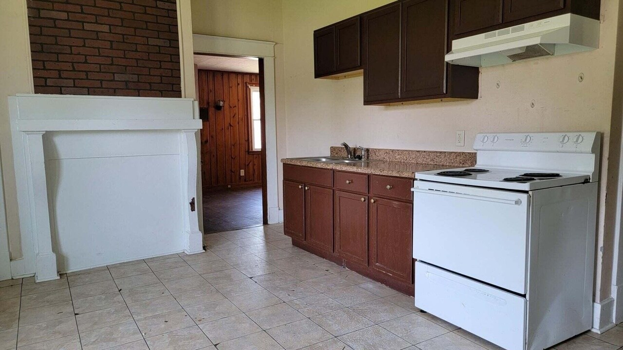 Kitchen - 1728 Telfair St