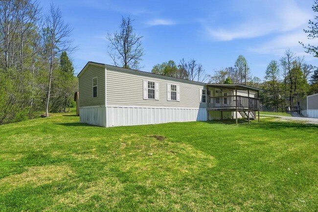 Building Photo - 267 Maddux Farm Dr