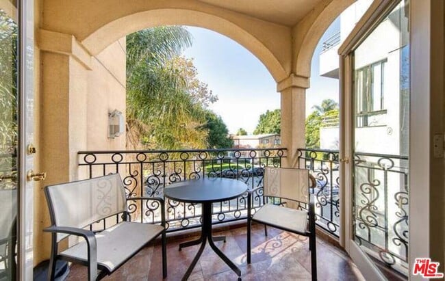 Building Photo - 918 S Wooster St