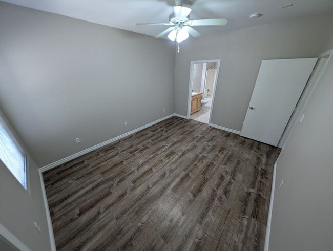 Building Photo - 8250 N Grand Canyon Dr