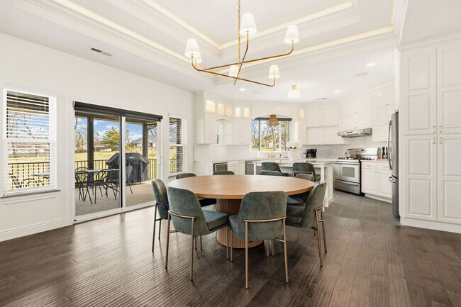 Building Photo - 802 NW D St