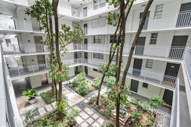 Building Photo - 750 NE 64th St